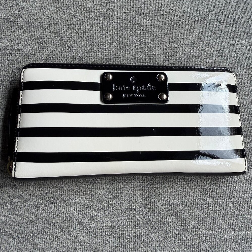 Kate Spade Zippered Wallet Black Cream Wellesley Patent Stripes
